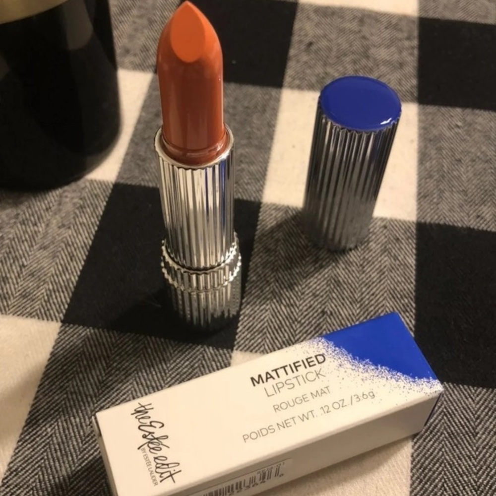 Estes Lauder Lipstick